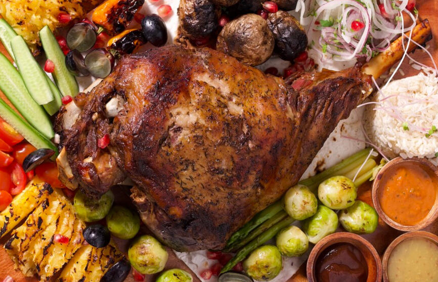 Đùi cừu (2,5-3 kg một đùi cừu với gia vị và các món ăn kèm)