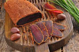 Basturma (thịt bò ủ gia vị thái mỏng)